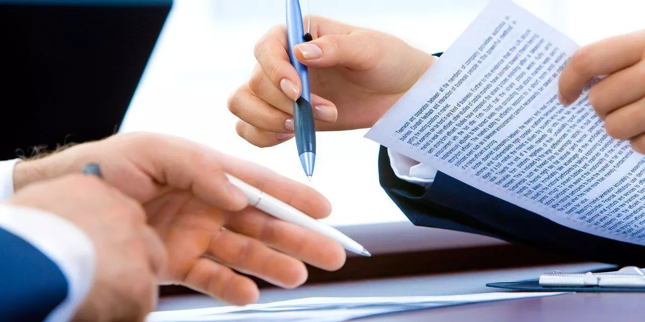 Abu-Dhabi-Announces-50-Fee-Reduction-for-Some-Commercial-Licenses